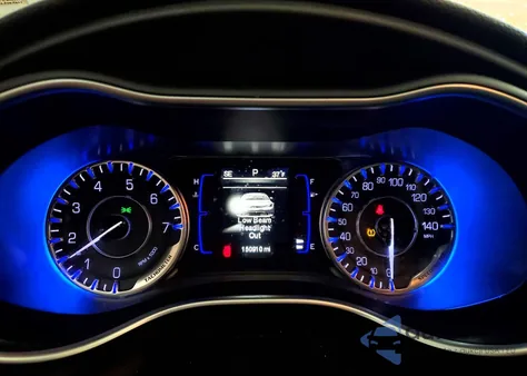 2015 Chrysler 200 Limited z USA, uszkodzony, nr VIN 1C3CCCAB1FN527454